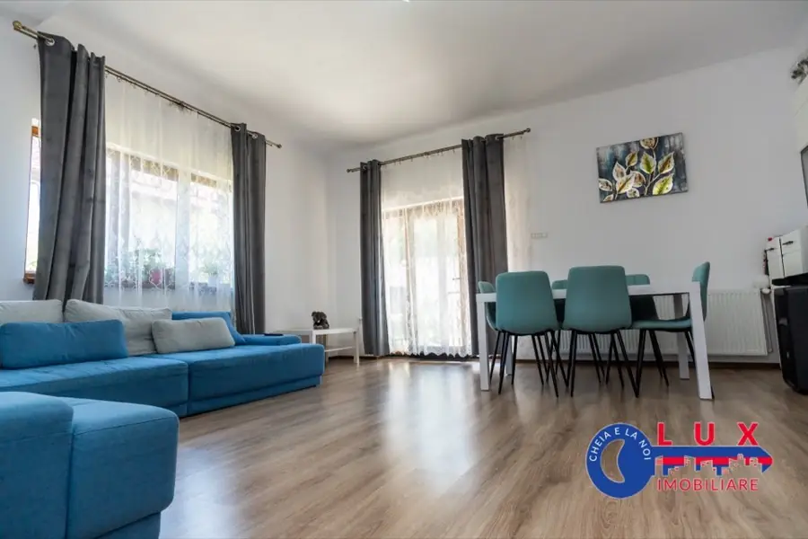 Living luminos într-o casă modernă din zona Rosa, Tulcea