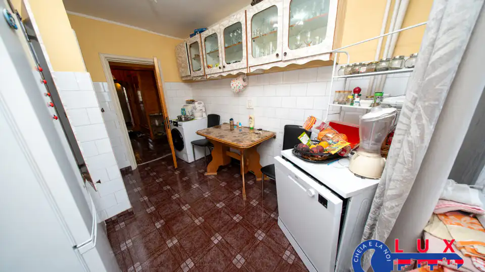 Fotografie 8: Apartament 3 camere, Strada Victoriei, Etaj 2