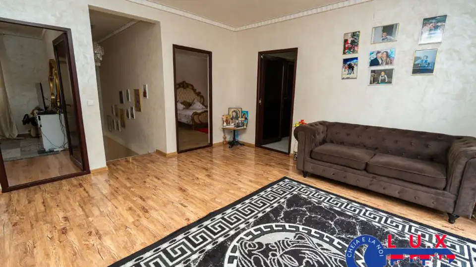 Fotografie 25: Vilă P+1+pod, Strada Miron Costin