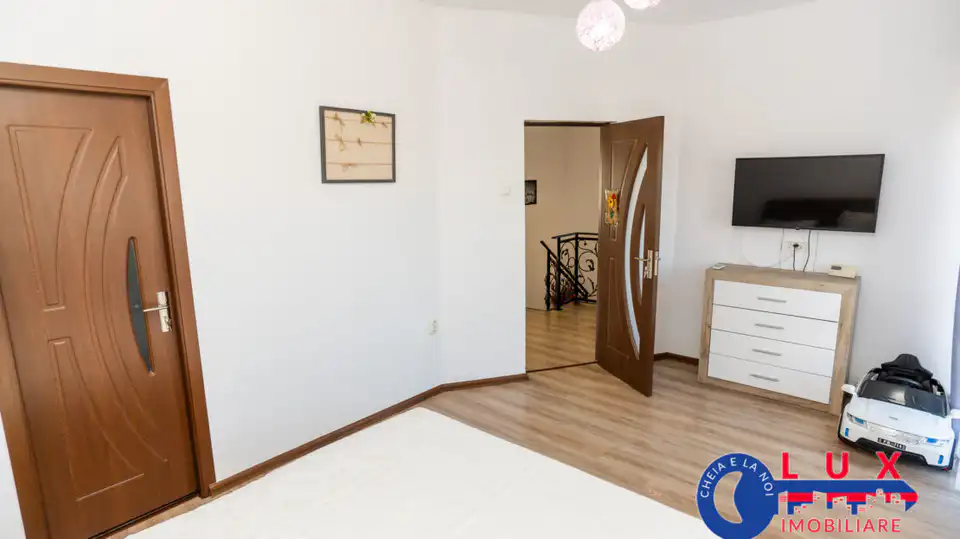 Fotografie 14: Casă modernă P+E+pod în zona Rosa