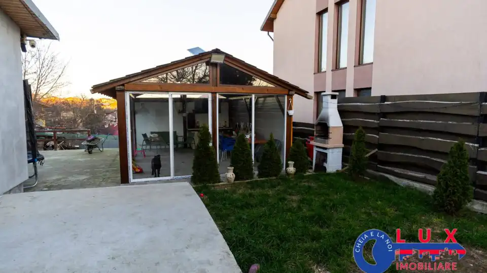 Fotografie 15: Casă modernă cu foișor și garaj