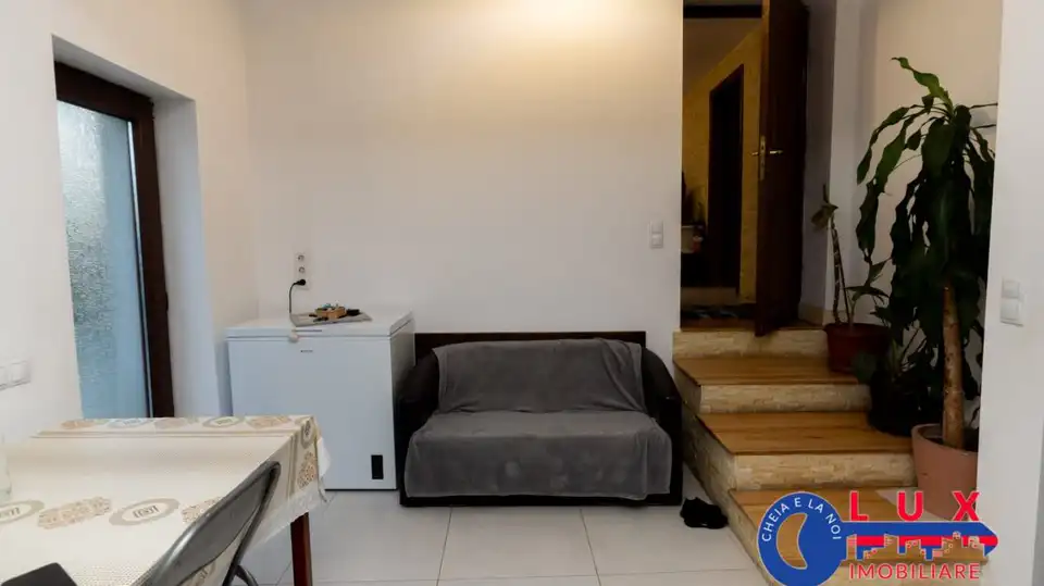 Fotografie 10: Casă modernă cu foișor și garaj