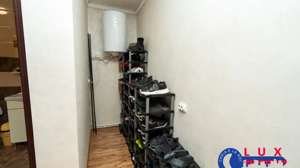 Fotografie 27: Vilă P+1+pod, Strada Miron Costin