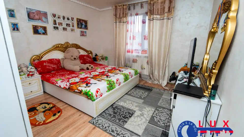 Fotografie 29: Vilă P+1+pod, Strada Miron Costin
