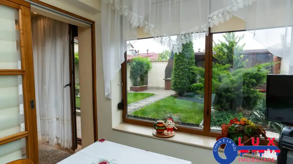 Fotografie 32: Vilă centrală cu spații generoase